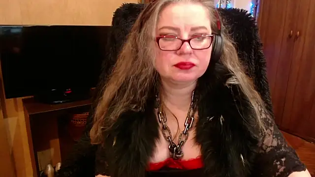 Snapshot of Miss_Tress chatting on 12.27.24 Miss Tress online show from 12.27.24