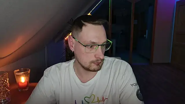 Snapshot of Relsxboy chatting on 02.05.25 Relsxboy online show from 02.05.25