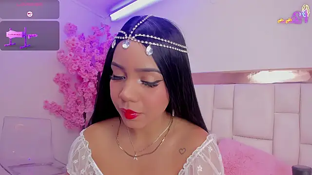 Snapshot of SenniaBella chatting on 03.21.25 SenniaBella online show from 03.21.25