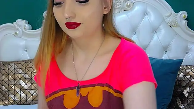 Snapshot of ArielBurn chatting on 02.08.25 ArielBurn online show from 02.08.25