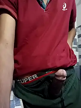 Snapshot of hotvarunrita chatting on 09.15.25 hotvarunrita online show from 09.15.25