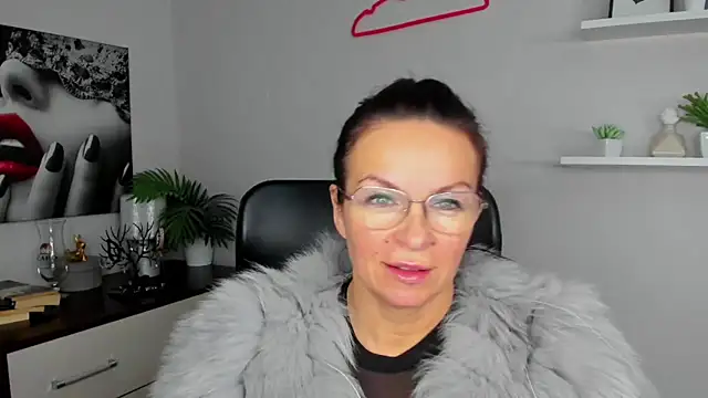 Snapshot of HelenLuxx chatting on 01.14.25 HelenLuxx online show from 01.14.25