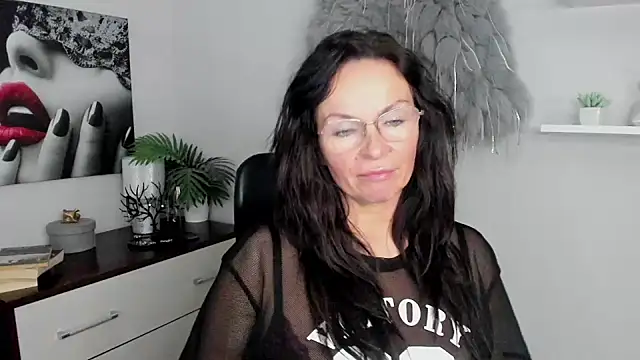 Snapshot of HelenLuxx chatting on 01.20.25 HelenLuxx online show from 01.20.25
