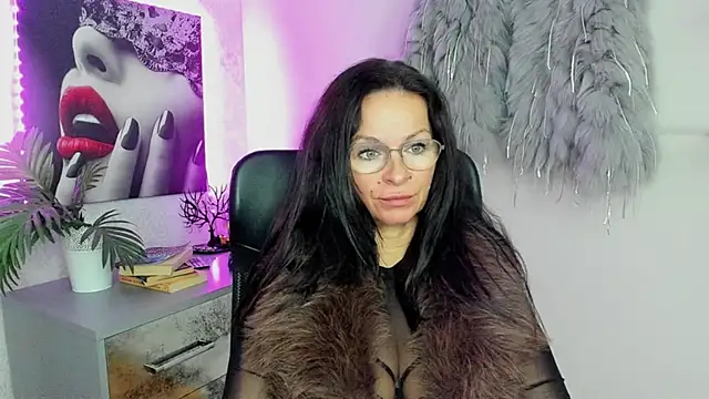 Snapshot of HelenLuxx chatting on 10.07.25 HelenLuxx online show from 10.07.25