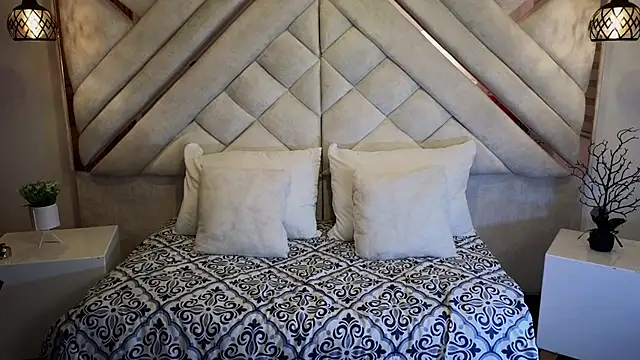 Snapshot of leslyflorez chatting on 02.09.25 leslyflorez online show from 02.09.25