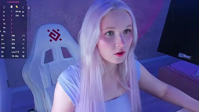 Snapshot of SweeteRose_Royce chatting on 01.05.25 SweeteRose Royce online show from 01.05.25