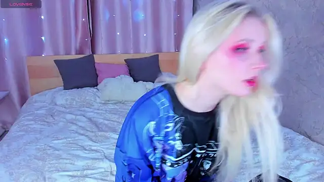 Snapshot of SweeteRose_Royce chatting on 03.02.25 SweeteRose Royce online show from 03.02.25