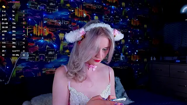 Snapshot of SweeteRose_Royce chatting on 09.26.25 SweeteRose Royce online show from 09.26.25