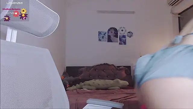 Snapshot of _OMO_ chatting on 10.04.25 OMO online show from 10.04.25