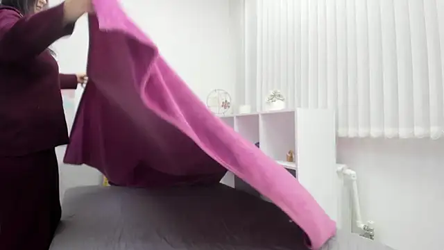 Pretty anniee online show from 10.27.25