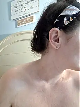 Snapshot of MilfyMrsRobinson chatting on 02.18.25 MilfyMrsRobinson online show from 02.18.25