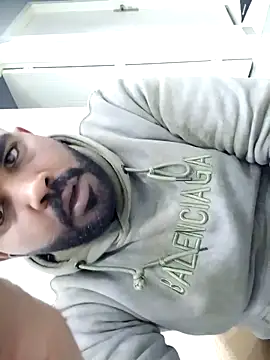 Snapshot of ListedLoin chatting on 03.04.25 ListedLoin online show from 03.04.25