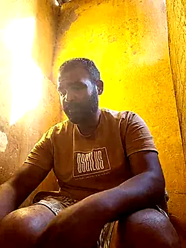 Snapshot of ListedLoin chatting on 11.06.25 ListedLoin online show from 11.06.25