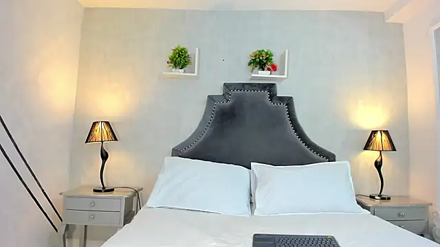 AnntoniaWood online show from 12.27.24