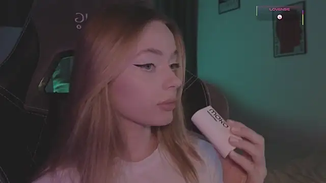  MayShy  online show from 09.17.25