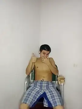 Snapshot of Mrdetonador chatting on 10.07.25 Mrdetonador online show from 10.07.25