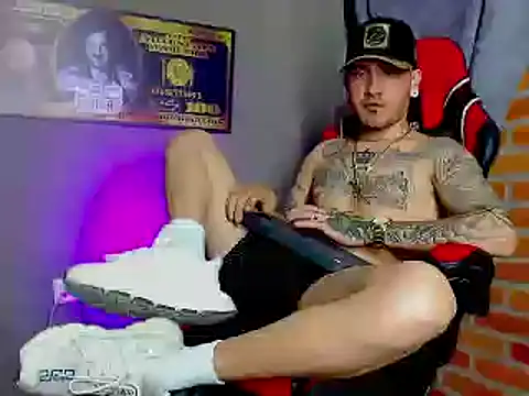 Snapshot of smoker445 chatting on 01.31.25 smoker445 online show from 01.31.25