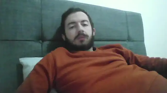 Snapshot of laynufff chatting on 01.12.25 laynufff online show from 01.12.25