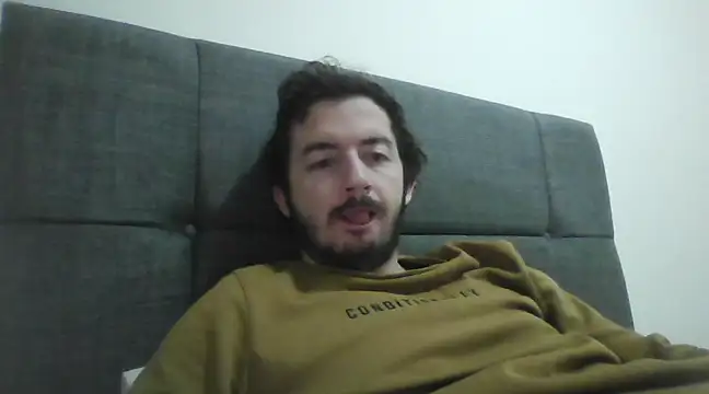 Snapshot of laynufff chatting on 02.19.25 laynufff online show from 02.19.25