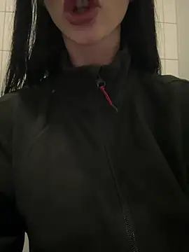 Snapshot of hrnxyygirl chatting on 12.13.24 hrnxyygirl online show from 12.13.24