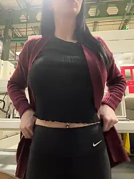 Snapshot of hrnxyygirl chatting on 12.17.24 hrnxyygirl online show from 12.17.24