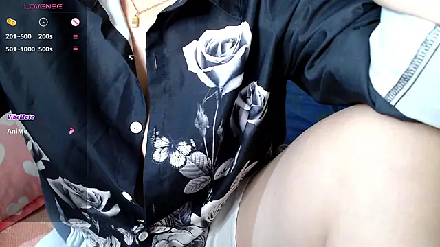 Snapshot of RoseStarr chatting on 09.27.25 RoseStarr online show from 09.27.25