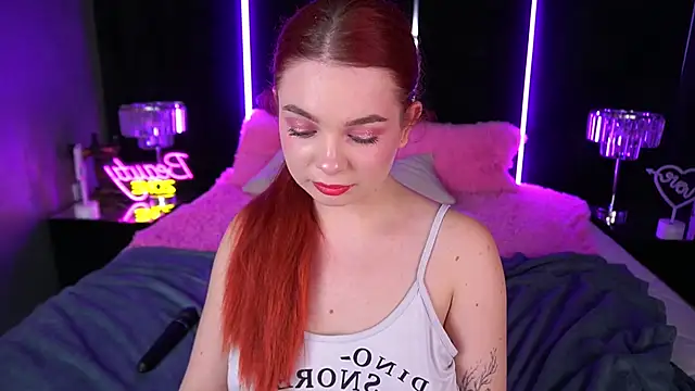 Snapshot of CarolinaDia chatting on 12.06.24 CarolinaDia online show from 12.06.24