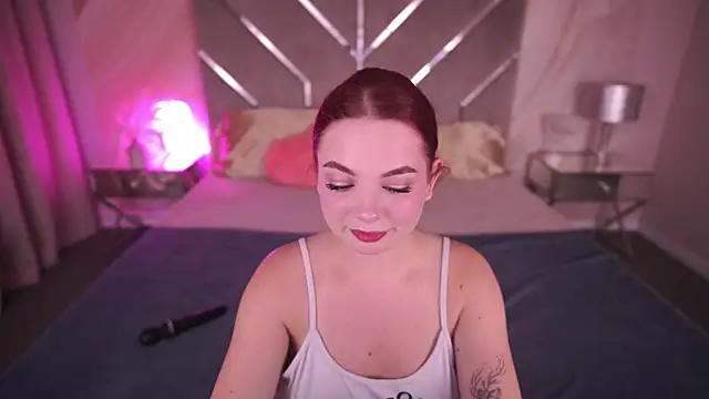 Snapshot of CarolinaDia chatting on 02.08.25 CarolinaDia online show from 02.08.25