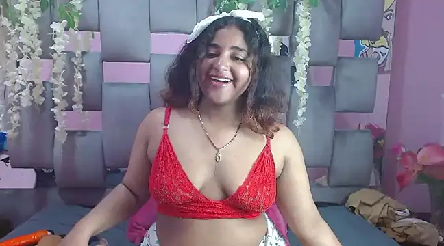 Snapshot of Sofia_Hernandez_ chatting on 12.21.24 Sofia Hernandez online show from 12.21.24