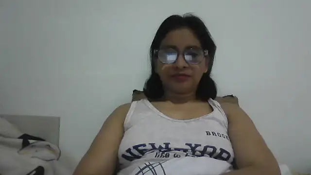 Snapshot of titssmall123 chatting on 11.19.25 titssmall123 online show from 11.19.25