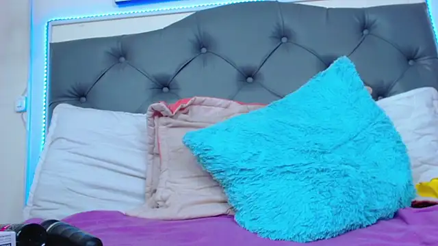 mia xx1 online show from 12.11.24