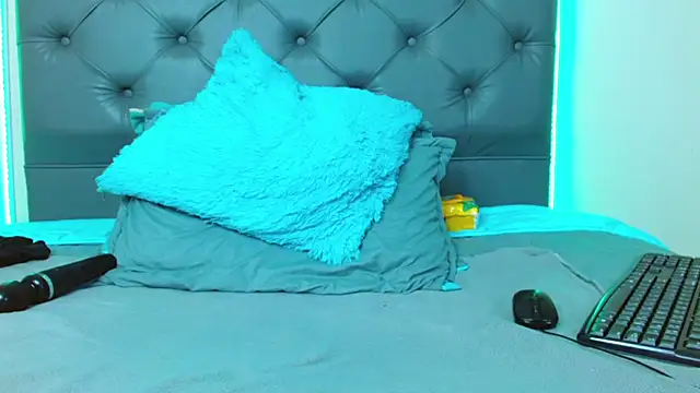 mia xx1 online show from 02.24.25