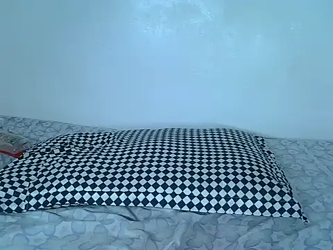 laetitia  online show from 10.18.25