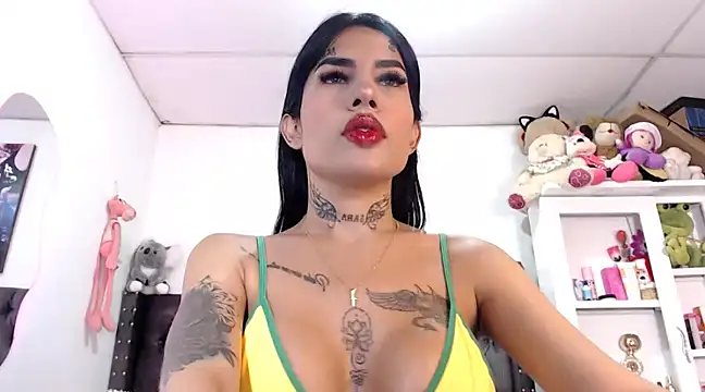 Snapshot of saragill323 chatting on 12.20.24 saragill323 online show from 12.20.24