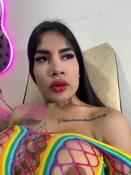 Snapshot of saragill323 chatting on 01.17.25 saragill323 online show from 01.17.25