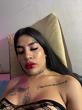 Snapshot of saragill323 chatting on 03.22.25 saragill323 online show from 03.22.25