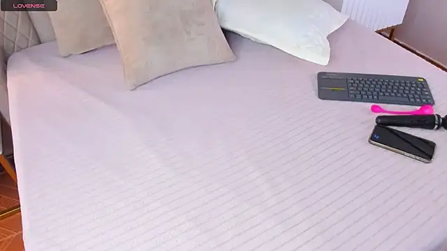 Snapshot of aria_greco chatting on 01.10.25 aria greco online show from 01.10.25