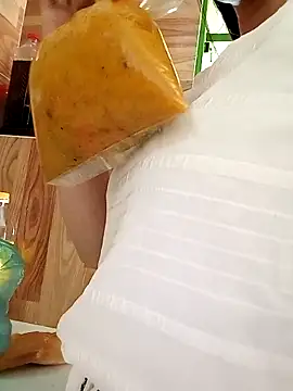 Snapshot of NgocQuyen2K chatting on 03.04.25 NgocQuyen2K online show from 03.04.25