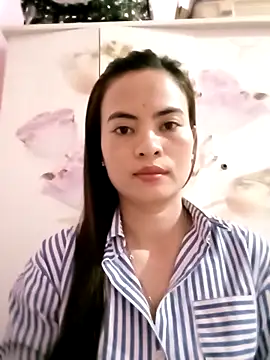 Snapshot of NgocQuyen2K chatting on 03.17.25 NgocQuyen2K online show from 03.17.25