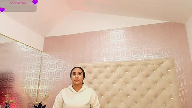 Sara Desire online show from 01.15.25