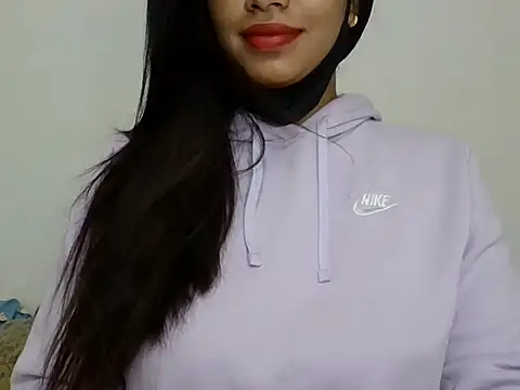 Snapshot of sparkling_queen chatting on 12.12.24 sparkling queen online show from 12.12.24