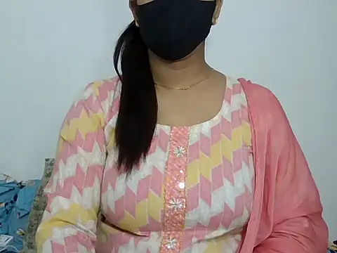 Snapshot of sparkling_queen chatting on 12.13.24 sparkling queen online show from 12.13.24