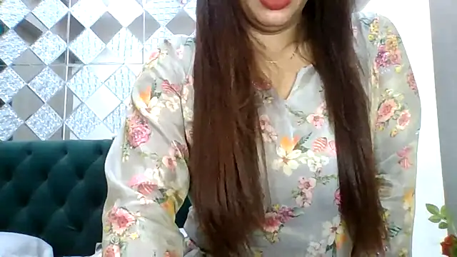 Snapshot of sparkling_queen chatting on 09.29.25 sparkling queen online show from 09.29.25