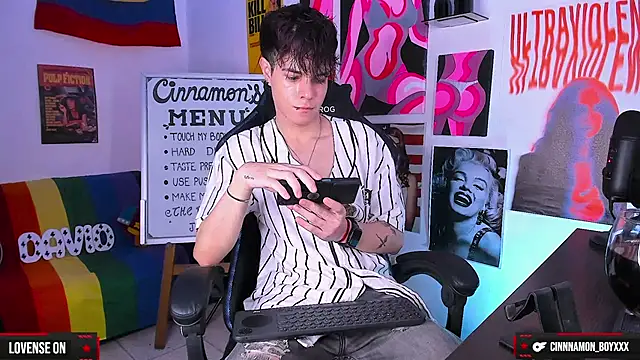 Snapshot of cinnamon_boyxxx chatting on 12.06.24 cinnamon boyxxx online show from 12.06.24