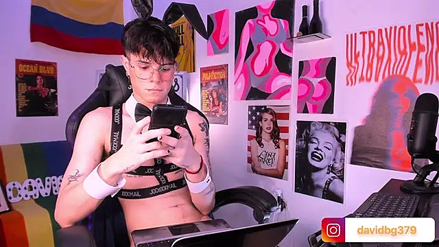 Snapshot of cinnamon_boyxxx chatting on 02.05.25 cinnamon boyxxx online show from 02.05.25