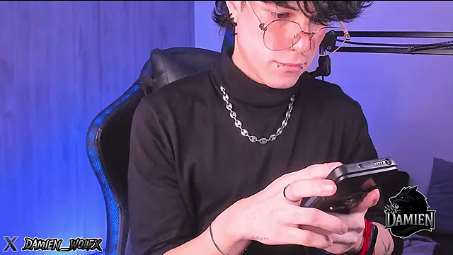 Snapshot of cinnamon_boyxxx chatting on 09.19.25 cinnamon boyxxx online show from 09.19.25