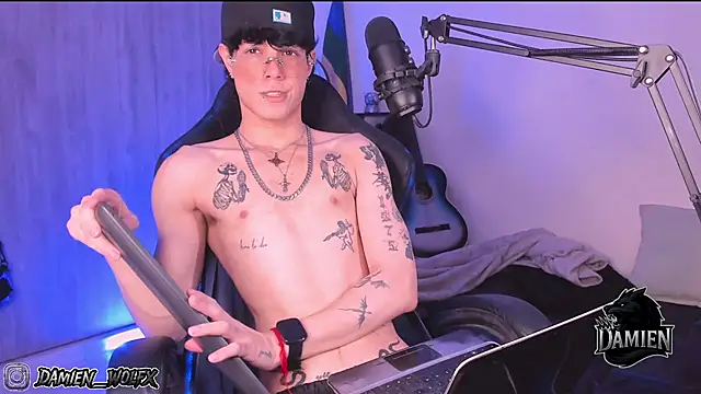 Snapshot of cinnamon_boyxxx chatting on 09.28.25 cinnamon boyxxx online show from 09.28.25