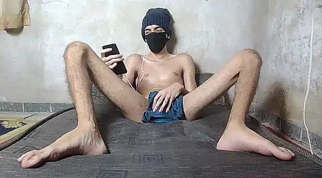 Snapshot of skinnyboy1000 chatting on 03.01.25 skinnyboy1000 online show from 03.01.25