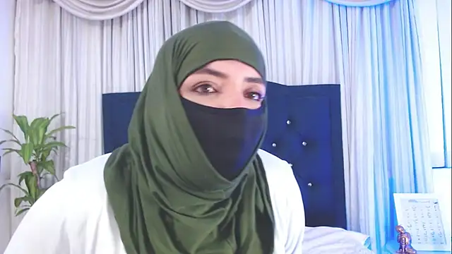 Snapshot of Uzra_hayed chatting on 03.20.25 Uzra hayed online show from 03.20.25