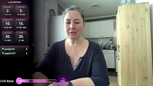 Snapshot of MilfGina chatting on 10.03.25 MilfGina online show from 10.03.25